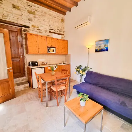 Skarinou's Landhouse Poolside Heaven Apartament *