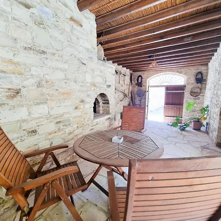 Skarinou's Landhouse Poolside Heaven *