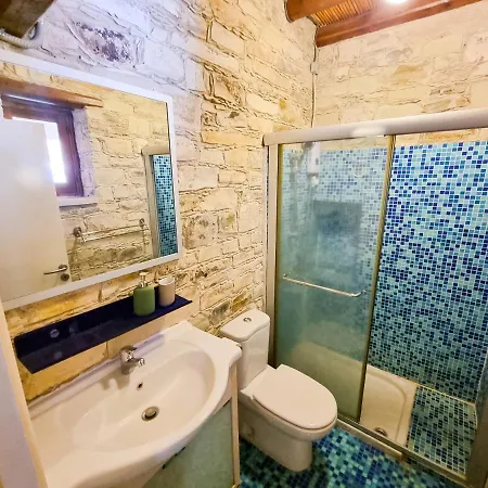 Skarinou's Landhouse Poolside Heaven