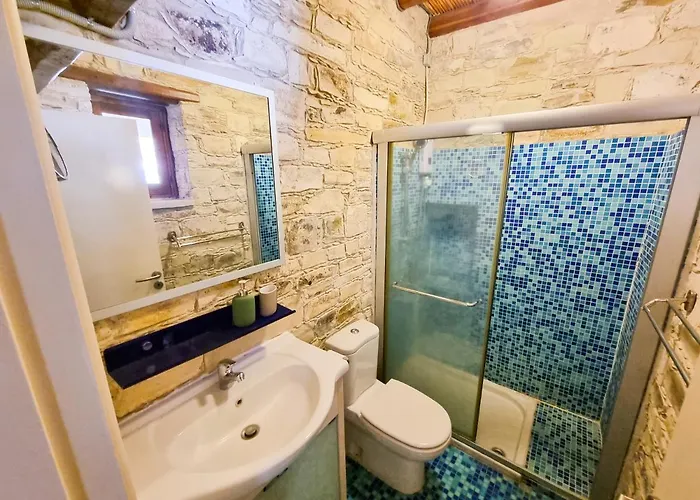 Skarinou's Landhouse Poolside Heaven